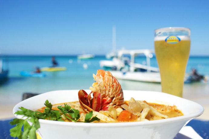 Imagen del bar/restaurante del Hotel Paradise Beach, Isla de Roatán. Foto 2
