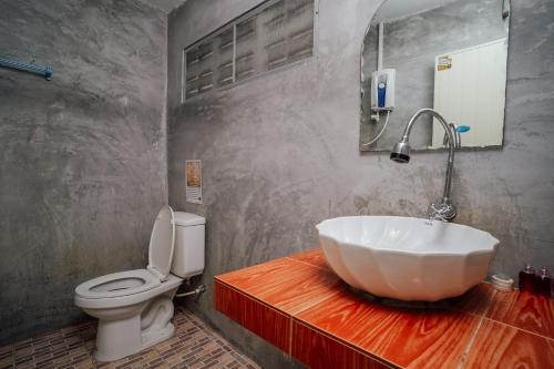 Imagen de la habitación del Hotel Paradise Bungalows, Ban Haad Rin. Foto 8