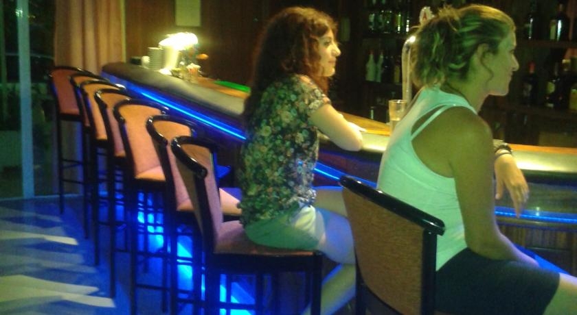 Imagen del bar/restaurante del Hotel Paradise, Cos Ciudad. Foto 2