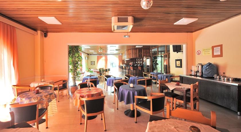 Imagen del bar/restaurante del Hotel Paradise, Cos Ciudad. Foto 3