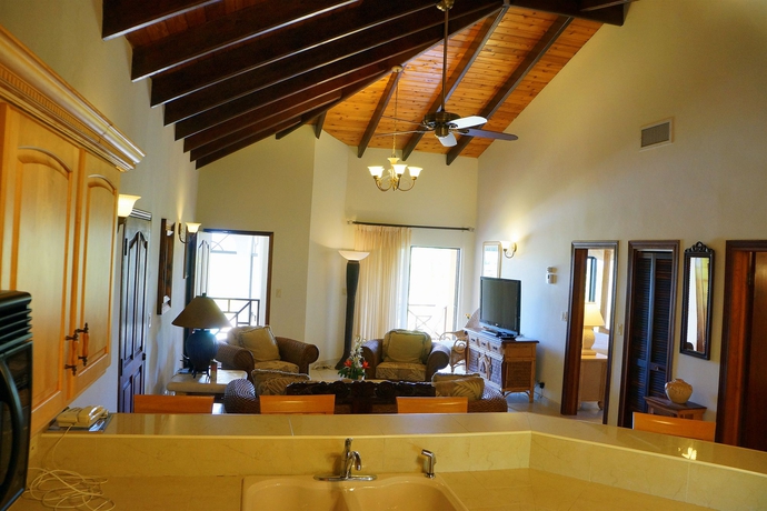 Imagen de los interiores del Hotel Paradise Cove Resort. Foto 16