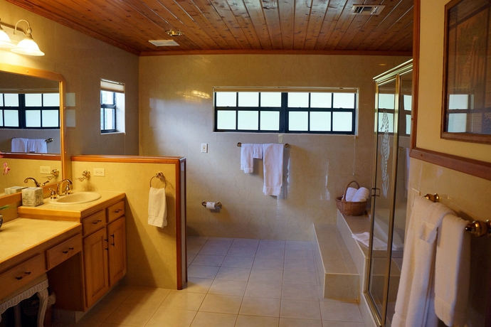 Imagen de la habitación del Hotel Paradise Cove Resort. Foto 9