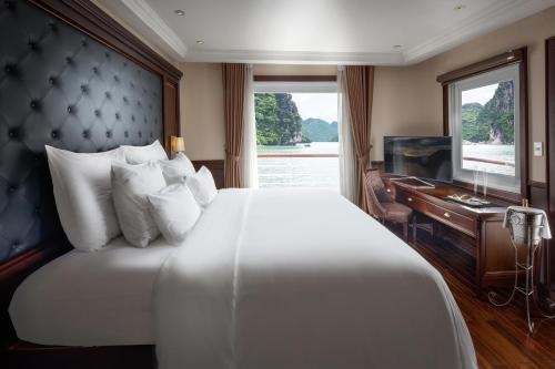 Imagen de la habitación del Hotel Paradise Elegance Cruise Halong. Foto 9