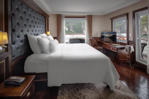Imagen de la habitación del Hotel Paradise Elegance Cruise Halong. Foto 10