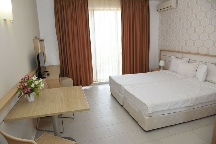 Imagen de la habitación del Hotel Paradise Garden, Sozopol. Foto 22
