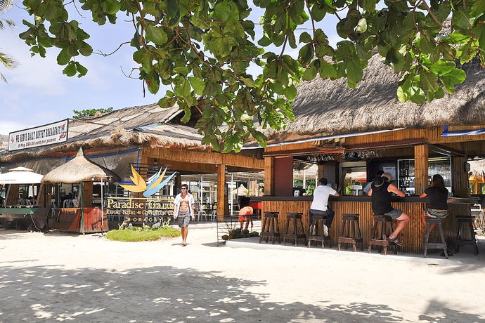 Imagen del bar/restaurante del Hotel Paradise Garden and Convention Boracay Powered By Aston. Foto 2