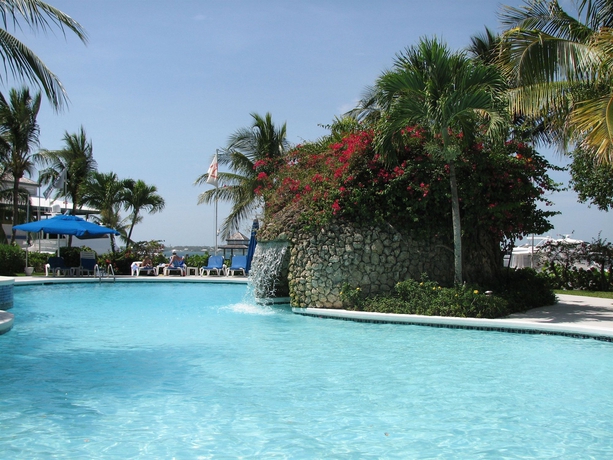 Imagen de la piscina del Hotel Paradise Harbour Club and Marina. Foto 8