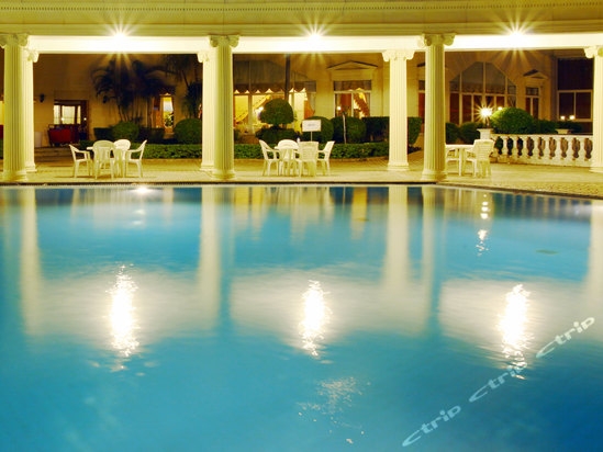 Imagen de la piscina del Hotel Paradise Hill. Foto 6