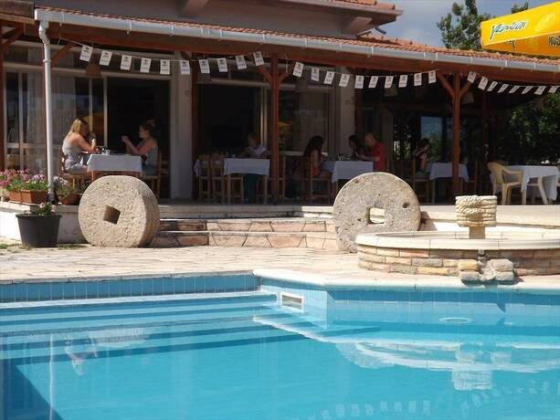 Imagen general del Hotel Paradise Holiday Bungalows. Foto 15