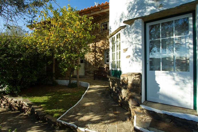 Imagen de los exteriores del Hotel Paradise In Portugal. Foto 13