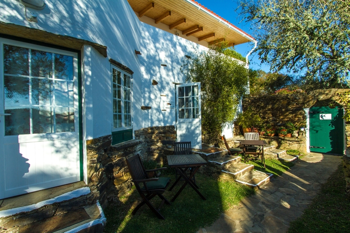 Imagen de los exteriores del Hotel Paradise In Portugal. Foto 14