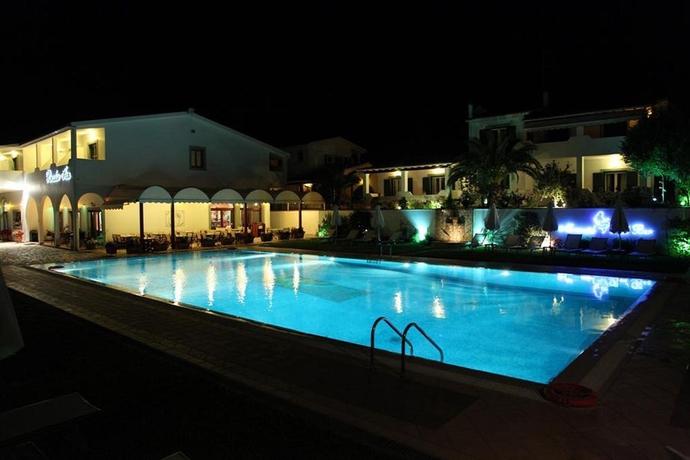 Imagen de la piscina del Hotel Paradise Inn. Foto 10