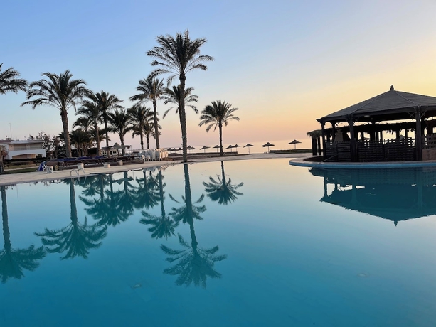 Imagen de la piscina del Hotel Paradise Kitesurfing. Foto 14