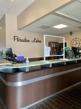 Imagen de los interiores del Hotel Paradise Lakes Resort, Clothing Optional Resort - Adult Only. Foto 20