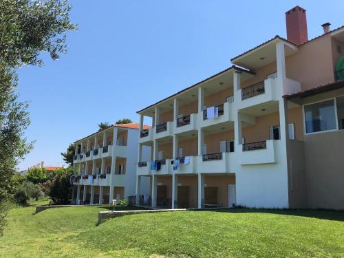 Imagen general del Hotel Paradise, Lefki Peristera. Foto 1
