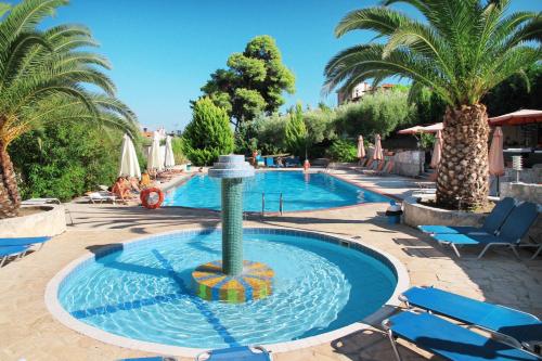 Imagen general del Hotel Paradise, Lefki Peristera. Foto 2