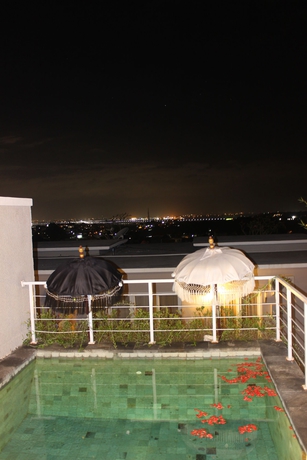 Imagen de la piscina del Hotel Paradise Loft Villas. Foto 15