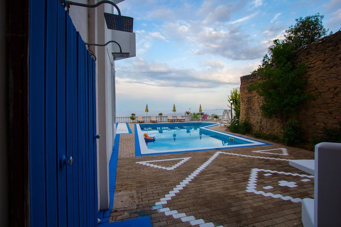 Imagen de la piscina del Hotel Paradise Lukova. Foto 20