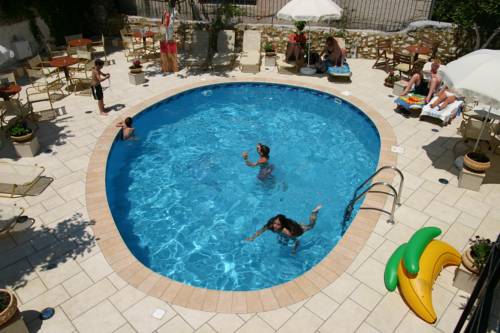 Imagen de la habitación del Hotel Paradise, Maras. Foto 4