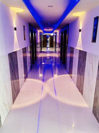 Imagen de los interiores del Hotel Paradise Naroda. Foto 15