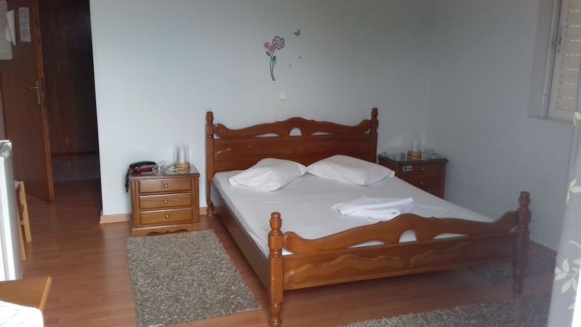 Imagen de la habitación del Hotel Paradise, Nea Palatia. Foto 13