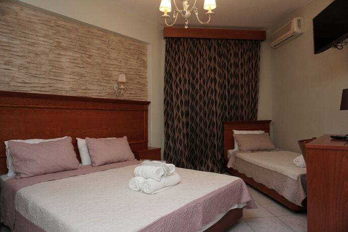 Imagen general del Hotel Paradise, Nea Vrasna. Foto 4