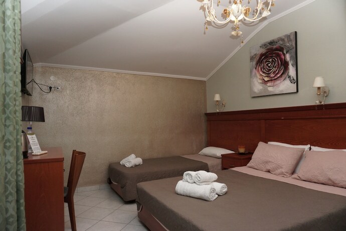 Imagen general del Hotel Paradise, Nea Vrasna. Foto 7