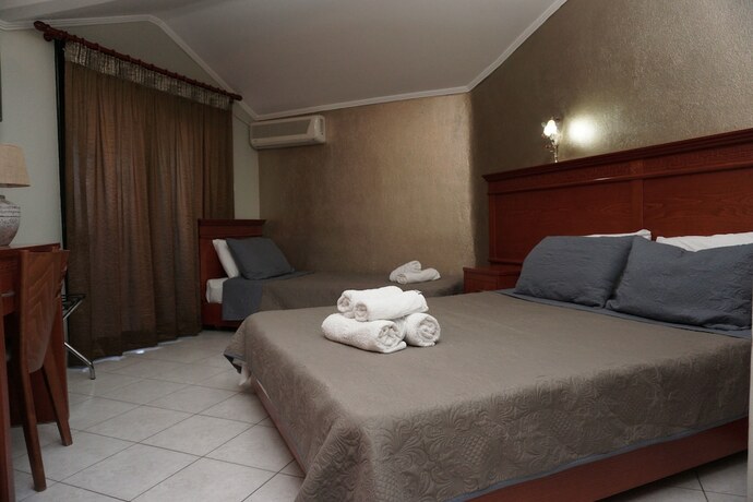 Imagen de la habitación del Hotel Paradise, Nea Vrasna. Foto 19