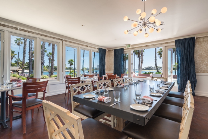 Imagen del bar/restaurante del Hotel Paradise Point Resort and Spa. Foto 2