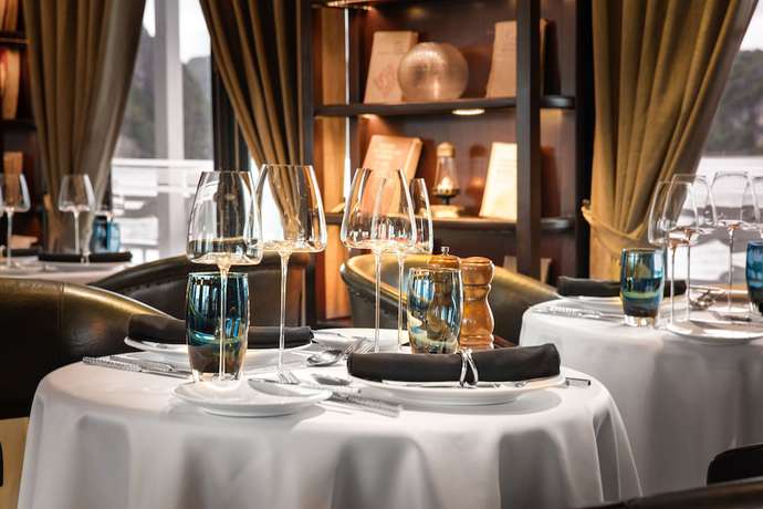 Imagen del bar/restaurante del Hotel Paradise Sails Cruise Ha Long. Foto 3