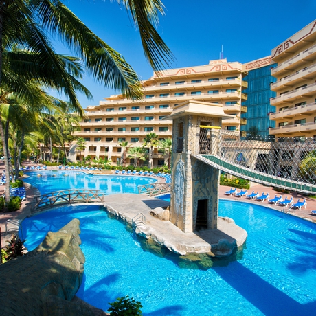 Imagen de la piscina del Hotel Paradise Village Beach Resort and Spa. Foto 16