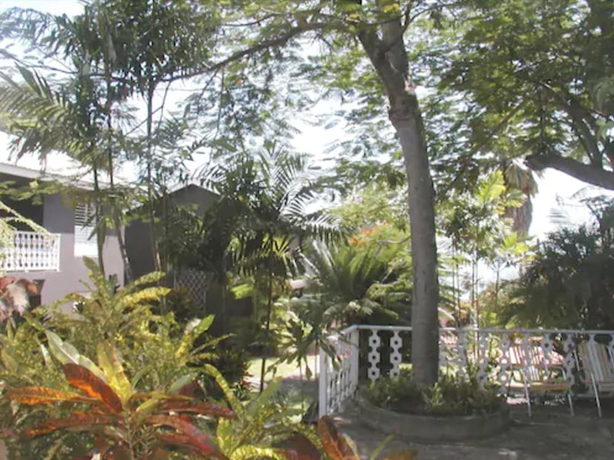 Imagen de los exteriores del Hotel Paradise Villas. Foto 13