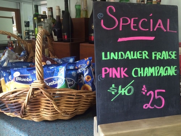 Imagen de los interiores del Hotel Paradise and Resort. Foto 12