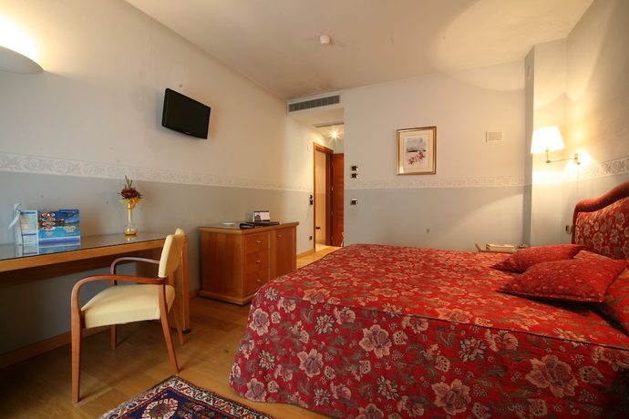 Imagen de la habitación del Hotel Paradise and Wellness. Foto 8