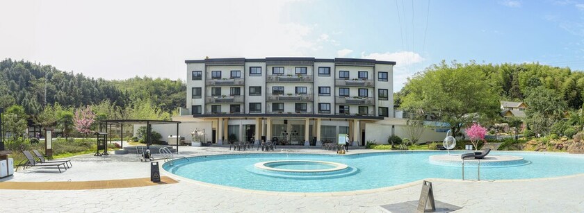 Imagen de la piscina del Hotel Paradise hotspring. Foto 27