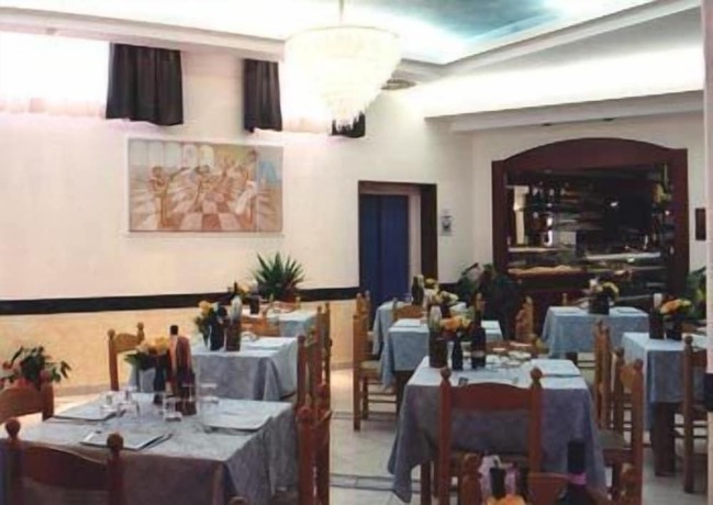Imagen del bar/restaurante del Hotel Paradiso, Bastardo. Foto 6
