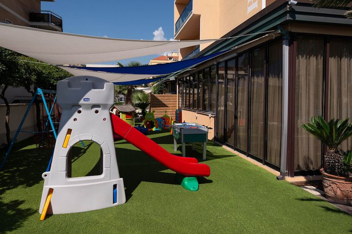 Imagen de los exteriores del Hotel Paradiso Grottammare. Foto 16