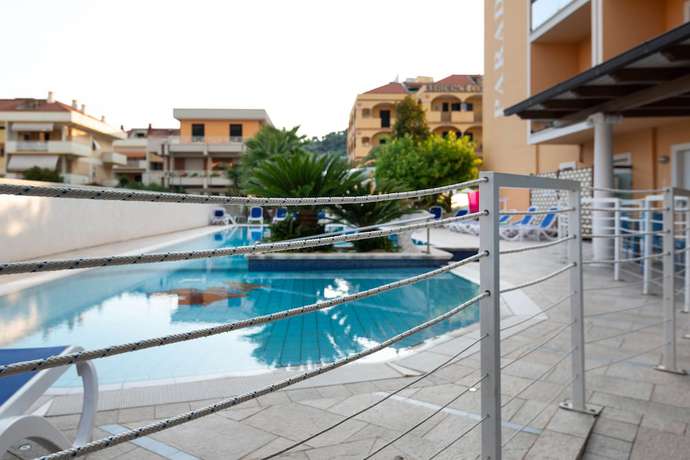 Imagen de la piscina del Hotel Paradiso Grottammare. Foto 20