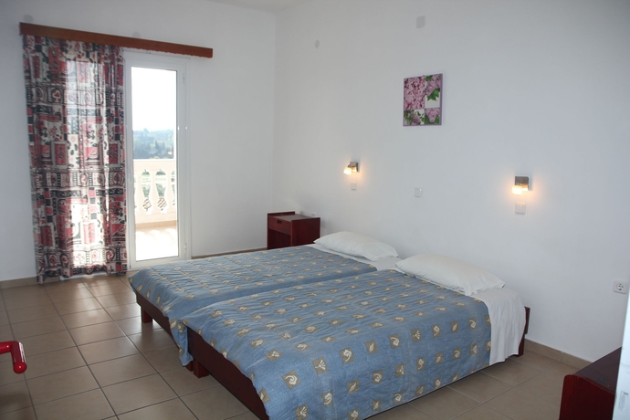 Imagen de la piscina del Hotel Paradiso, Kato Agios Markos. Foto 9