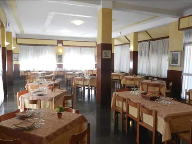 Imagen del bar/restaurante del Hotel Paradiso, Spoleto. Foto 5