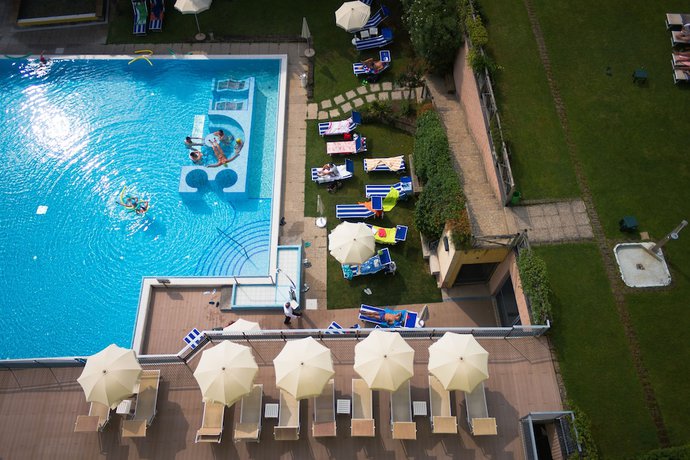 Imagen de la piscina del Hotel Paradiso Terme. Foto 20