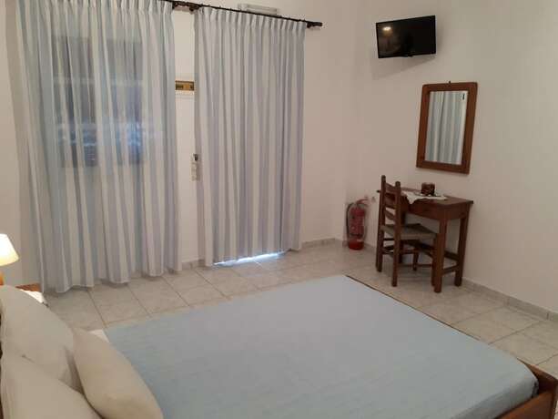 Imagen de la habitación del Hotel Paradisos Oia. Foto 16
