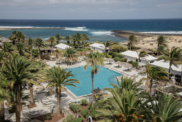 Imagen de la piscina del Hotel Paradisus Salinas Lanzarote. Foto 21