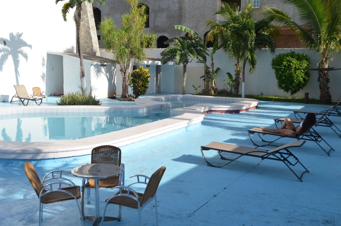 Imagen de la piscina del Hotel Parador, Cancún Centro. Foto 16