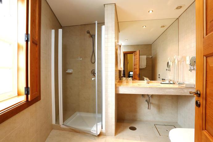 Imagen de la habitación del Hotel Parador Casa Da Ínsua. Foto 4