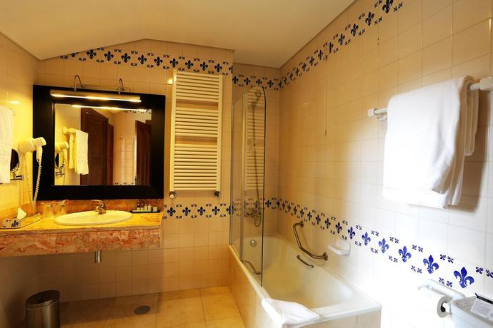 Imagen de la habitación del Hotel Parador Casa Da Ínsua. Foto 12