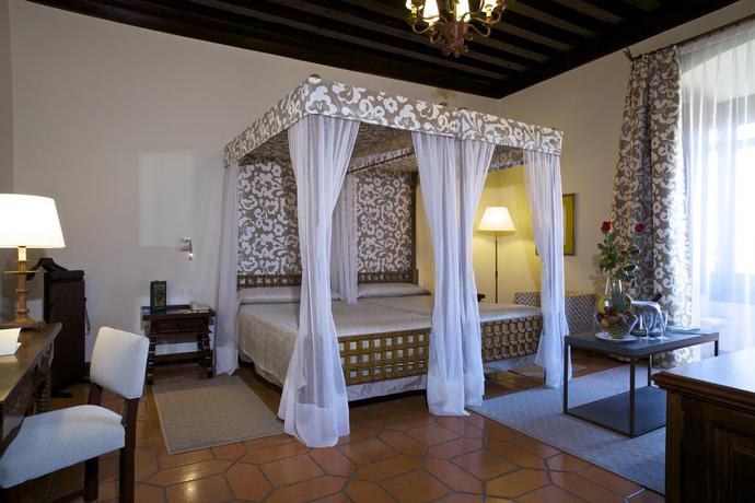 Imagen de la habitación del Hotel Parador De Avila. Foto 2