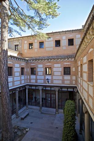 Imagen de los exteriores del Hotel Parador De Avila. Foto 10