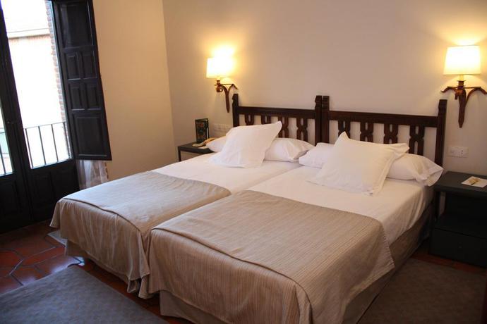 Imagen de la habitación del Hotel Parador De Avila. Foto 5