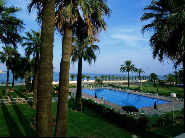 Imagen de la piscina del Hotel Parador De Benicarló. Foto 11